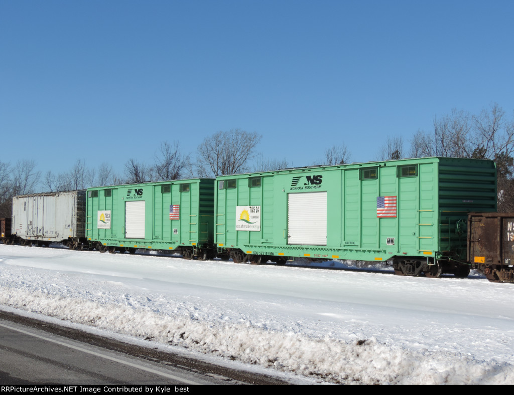 green NS box cars 